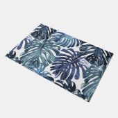 Tropical Blue White Monstera Leaves Muster Fußmatte (Schrägansicht)