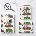 Tropical Christmas Palm Tree Muster Geschenkpapier Set<br><div class="desc">Papierblätter mit einem saisonalen Urlaubsbild umhüllen. Eine tropische Palme,  die mit festlichen Lichtern dekoriert ist und auf der ein Stern steht. Ein riesiger,  rot-weißer Bonbons,  der aus dem Sand ragt. Weihnachten präsentiert sich unter dem Baum. Whimsical und lustig.</div>