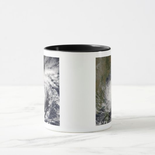 Tropical Cyclone Baaz Tasse (Zentrum)