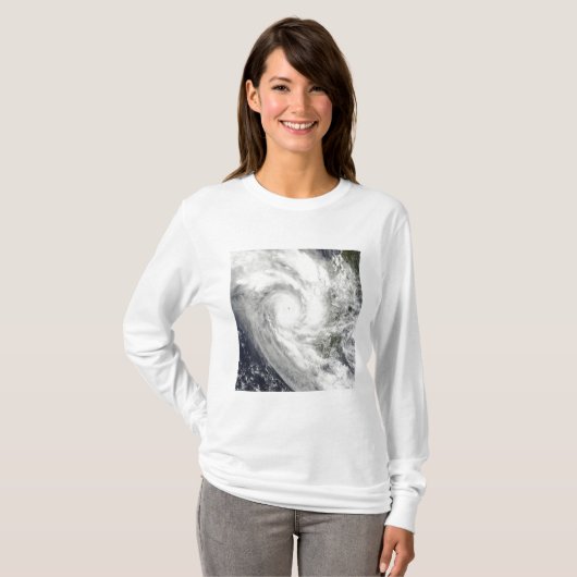 Tropical Cyclone Fanele über Madagaskar T-Shirt (Vorne ganz)