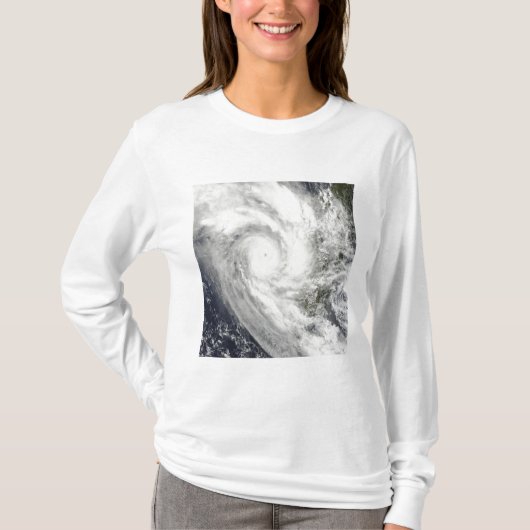 Tropical Cyclone Fanele über Madagaskar T-Shirt (Vorderseite)