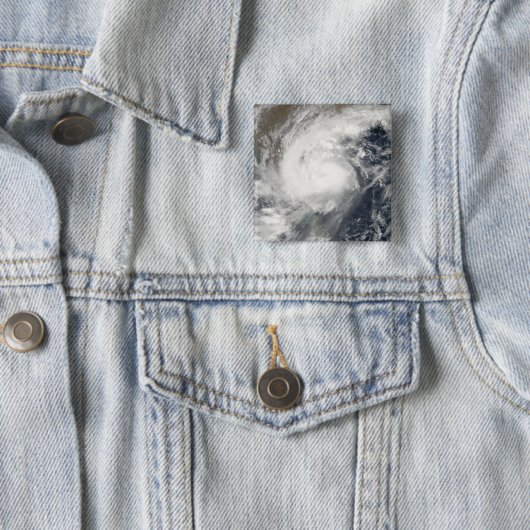 Tropical Cyclone Laila Button (Beispiel)