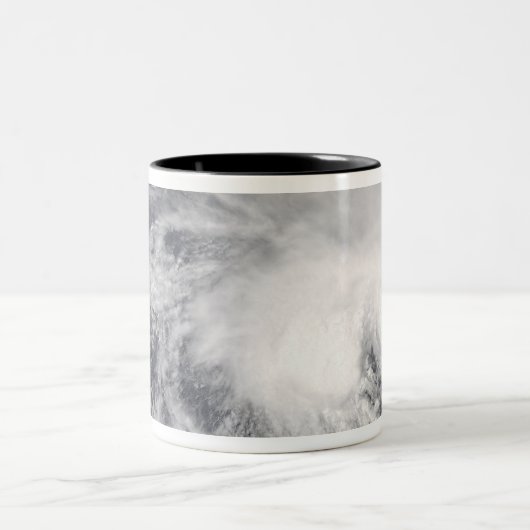 Tropical Cyclone Nicholas aus Australien Zweifarbige Tasse (Mittel)