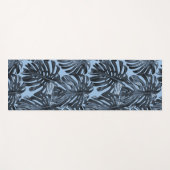 Tropical Dark Blue Monstera Jungle Leaves Yogamatte (Vorderseite (Horizontal))