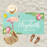 Tropical Flamingo Aqua Girls Individuelle Name Strandtuch<br><div class="desc">Das personalisierte Strandtuchdesign für einen Mädchenurlaub am Wochenende (oder bei anderen Gelegenheiten) zeichnet sich durch einen eigenen Vornamen in modernen Schriften aus, die durch ein hübsches rosa Flamingo und üppige tropische Palmen-Blätter und Hibiskus-Blume gerahmt sind. Die lebhaften Farben sind Rosa, Magenta, Gelb, Grün, Meeresfrüchte und Aqua-Blau. Dieses Handtuch im hawaiianischen...</div>