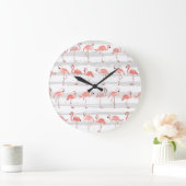 Tropical Flamingo Blue Stripes Muster Große Wanduhr (Zuhause)