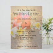 Tropical Frangipani Beach Hochzeitseinladungen Einladung (Stehend Vorderseite)