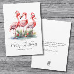 Tropical Frohe Weihnachten<br><div class="desc">Feiern Sie die Ferien mit ein wenig Surf und Sand mit diesem festlichen Ausdruck mit drei rosa Flamingos mit Weihnachtsmannmützen und Zierakzenten am Fuß. Wünschen Sie Ihren Lieben eine schöne Ferienzeit im Strandstil. Egal ob Sie am Strand wohnen oder in einer tropischen Umgebung wie Florida, Hawaii, den Bahamas, oder einfach...</div>