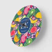 Tropical Fruit Monogram Watercolor Sommermuster Runde Wanduhr (Winkel)