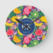 Tropical Fruit Monogram Watercolor Sommermuster Runde Wanduhr (Vorderseite)