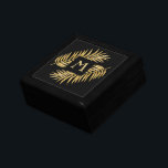 Tropical Gold Glitzer Palm Tree Fronten auf Schwar Erinnerungskiste<br><div class="desc">Die geflieste Schmuckbox aus schwarz lackiertem Holz mit einem stilvollen, eleganten Imitat mit goldenen Glitzer-tropischen Palmen-Fronds auf schwarzem Hintergrund, mit einem Monogramm, das auf der Keramik-Kachel auf dem Deckel gedruckt wurde. Fügt eine schöne Touch zu Ihrer Wohngestaltung oder geben als Geschenk. KOORDINIERUNG von Artikeln in unserem Geschäft —> http://bit.ly/2JTL3xH <-...</div>