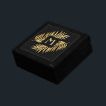 Tropical Gold Glitzer Palm Tree Fronten auf Schwar Erinnerungskiste<br><div class="desc">Die geflieste Schmuckbox aus schwarz lackiertem Holz mit einem stilvollen, eleganten Imitat mit goldenen Glitzer-tropischen Palmen-Fronds auf schwarzem Hintergrund, mit einem Monogramm, das auf der Keramik-Kachel auf dem Deckel gedruckt wurde. Fügt eine schöne Touch zu Ihrer Wohngestaltung oder geben als Geschenk. KOORDINIERUNG von Artikeln in unserem Geschäft —> http://bit.ly/2JTL3xH <-...</div>