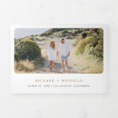 Tropical Gold Monstera Palm Foto QR Code Hochzeit Dreifach Gefaltete Einladung (Cover)