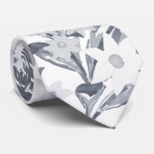Tropical Gray Floral Greenery Krawatte (Gerollt)
