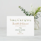 Tropical Green & Gold Monstera Blätter Alphabet Save The Date (Stehend Vorderseite)