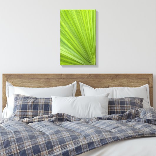 Tropical Green Palm Frond Leinwanddruck (Insitu (Schlafzimmer))