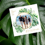 Tropical Hawaiian Mele Kalikimaka Weihnachten<br><div class="desc">Wünschen Sie Ihren Freunden und der Familie dieses Jahr eine milde Kalikimaka mit diesen tropischen Foto Weihnachtskarten. Mit einem modernen,  tropischen Blattwerk,  einem goldenen Kreis,  einem familiären Foto,  personalisiert mit Ihrem Familiennamen und dem Jahr.</div>