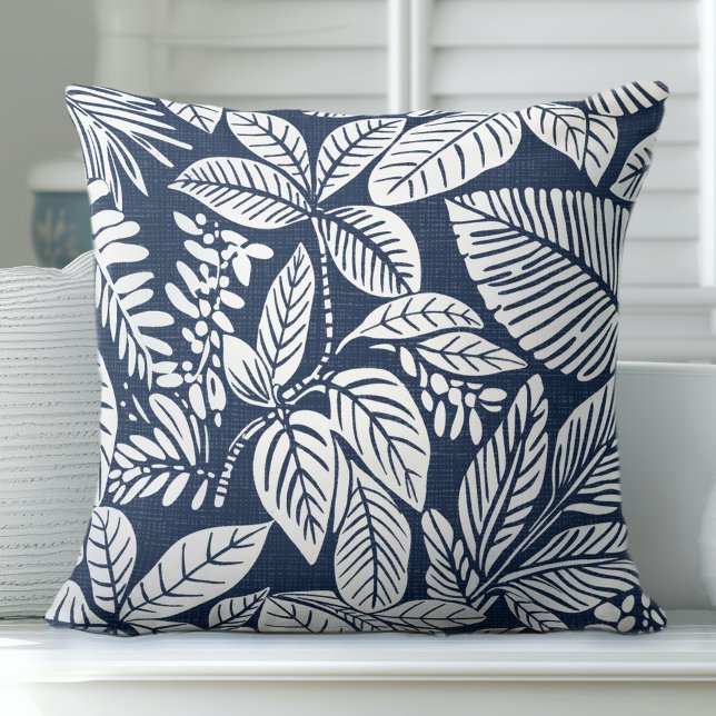 Tropical Indigo Navy Throw Kissen (Von Creator hochgeladen)