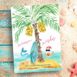 Tropical Island Beach Weihnachten<br><div class="desc">Die Weihnachtskarte zum Thema "warme Wünsche" bietet eine tropische Insel, Surfbrett und Muscheln mit einer Palme, die in Strandleuchten verziert ist. Der Weihnachtsmann macht eine Pause vom Surfen und spielt im Ozean, trinkt von einer Ananas und wirft den Hawaiianischen Aloha auf lockeres Shaka-Schild mit einer Meerjungfrau, die seine Richtung schwimmt....</div>