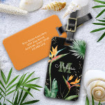 Tropical Island Floral Monogram Script Gold Black Gepäckanhänger<br><div class="desc">Lassen Sie sich von der eleganten tropischen Gastfreundschaft verzaubern, wo auch immer Sie reisen, wenn Sie dieses schicke, moderne Gepäckanhänger benutzen. Atemberaubende, ausgeklügelte, farbenfrohe tropische Aquarellvögel paradiesischer Blume, Imitate goldener Glitzer und personalisierte Kalligraphie-Skripte mit einem fett-monogramm-Initial, überlagern einen dramatischen schwarzen Hintergrund. Personalisieren Sie mit Ihrem Namen und Monogramm. Macht jedes...</div>