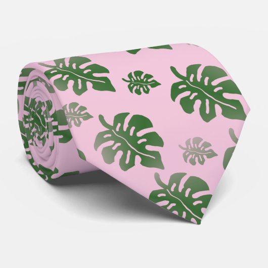 Tropical Leaves Pattern Green on Pink  Krawatte (Gerollt)