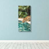 Tropical Leopard Drinking Canvas Print – Jungle An Leinwanddruck (Insitu (Holzboden))