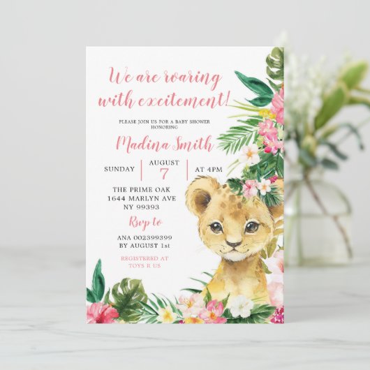 Tropical Lion Cub Girl Baby Shower Einladung (Stehend Vorderseite)
