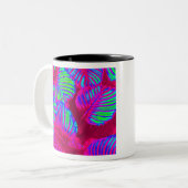 Tropical Lush Magenta Blätter Zweifarbige Tasse (Vorderseite Links)