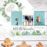 Tropical Mele Kalikimaka Weihnachtsfoto Collage Feiertagskarte<br><div class="desc">Diese Weihnachtskarte mit mehreren Fotos ist die ideale Wahl für diejenigen, die in dieser Weihnachtszeit in den hawaiianischen Tropen leben oder Urlaub machen! Es enthält eine Foto-Collage von drei beliebten Fotos der Familie oben. Unterhalb sind Ihre Weihnachtsgrüße in einem modernen, skurrilen eleganten Drehbuch. Unten ist Ihr Familienname und Jahr in...</div>