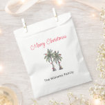 Tropical Merry Christmas Palm Trees Beach Geschenktütchen<br><div class="desc">Tropical Beach MerryChristmas Gefallen Tasche,  mit einer Palmen Illustration und Schrift Typografie. Mit anpassbarer Schrift fügen Sie Ihre eigenen Informationen hinzu. Eine festliche Ergänzung zu Ihrer Feier oder Feier.</div>