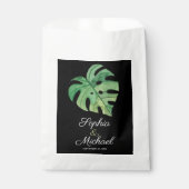 Tropical Monstera Black Wedding Geschenktütchen (Vorderseite)