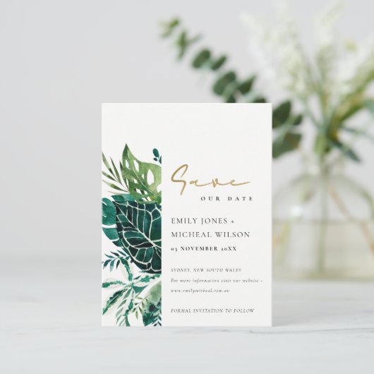 Tropical Monstera Green Leafy Fauna Save the Date Postkarte (Stehend Vorderseite)