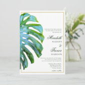 Tropical Monstera Leaf Green Gold Beach Hochzeit Einladung (Stehend Vorderseite)