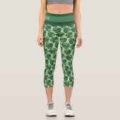Tropical Monstera Muster florale dunkelgrüne Gewoh Capri Leggings (Vorderseite)