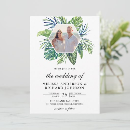 Tropical Monstera Palm Blätter All in One Wedding Einladung (Stehend Vorderseite)