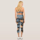 Tropical Palm Blätter Gray Foliage Yoga Übung Capri Leggings (Rückseite)