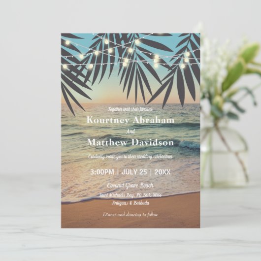 Tropical Palm Custom Wedding Beach String Lights Einladung (Stehend Vorderseite)