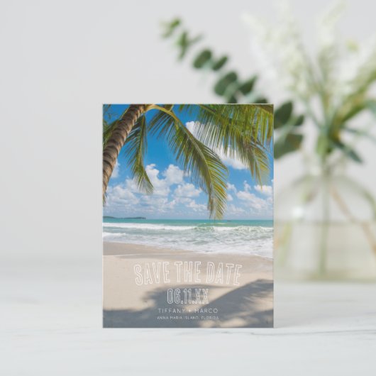 Tropical Palm Tree Beach Hochzeit Save the Date Ankündigungspostkarte (Stehend Vorderseite)