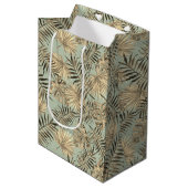 Tropical Palm Tree Blätter Muster Green Gold Mittlere Geschenktüte (Vorderseite Schrägansicht)