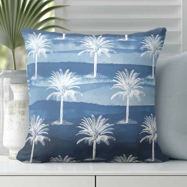 Tropical Palm Tree Kissen (Discover Gorgeous Coastal Throw Pillows by Totally Coast)