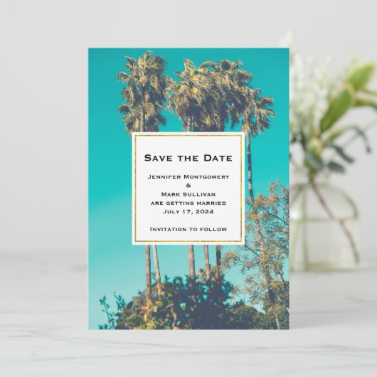 Tropical Palm Trees California Retro Wedding Save The Date (Stehend Vorderseite)