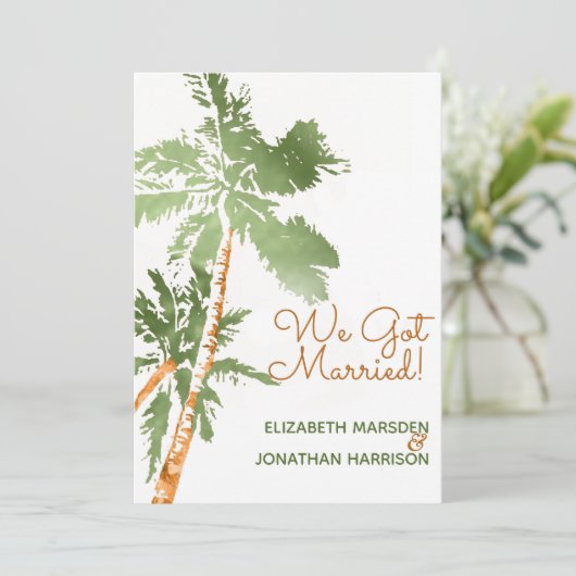 Tropical Palms Just Married Ankündigung Empfang (Stehend Vorderseite)