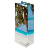 Tropical Paradise Beach Geschenktüte Für Weinflaschen (Vorderseite Schrägansicht)