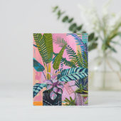 Tropical pink flamingos set against lush green postkarte (Stehend Vorderseite)