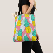 Tropical seamless pattern with exotic pineapples.  tasche (Von Nahem)