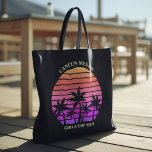 Tropical Sunset Palm Trees Pink Black Custom Beach Tasche<br><div class="desc">Coole,  rosa und schwarz gemachte Strandtaschen für Mädchen auf einer tropischen Insel. Schöne Palmen vor einem heißen rosa Sonnenuntergang am Strand. Perfektes personalisiertes Design für Ihre Kreuzfahrt oder Sommerreise zum Meer.</div>