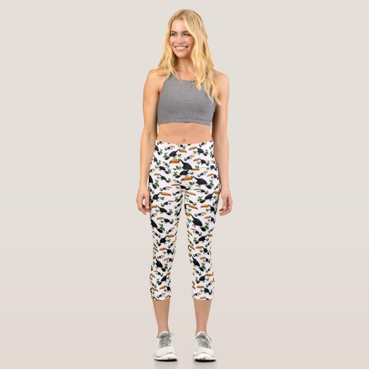 Tropical Toucans - Playful Jungle Capri Leggings (Vorderseite)