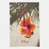 Tropical Vibes Hibiscus on Customizable Sand Geschirrtuch (Vertikal)