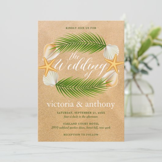 Tropical Wreath Sandy Beach Wedding Einladung (Stehend Vorderseite)