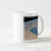 Tropisch blaue Gewässer des Persischen Golfs. Jumbo-Tasse (Vorderseite Rechts)